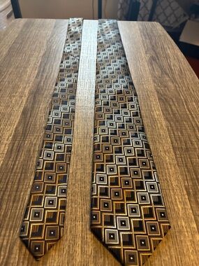 croft & barrow Black and Gold Geometric Men's Tie